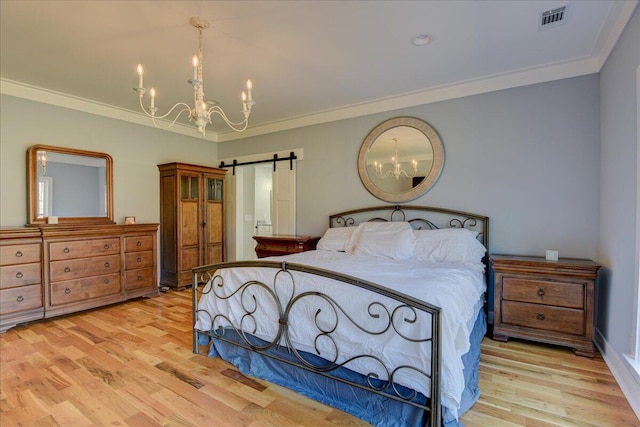 bedroom with light wood-type flooring, a barn door, an inviting chandelier, and ornamental molding