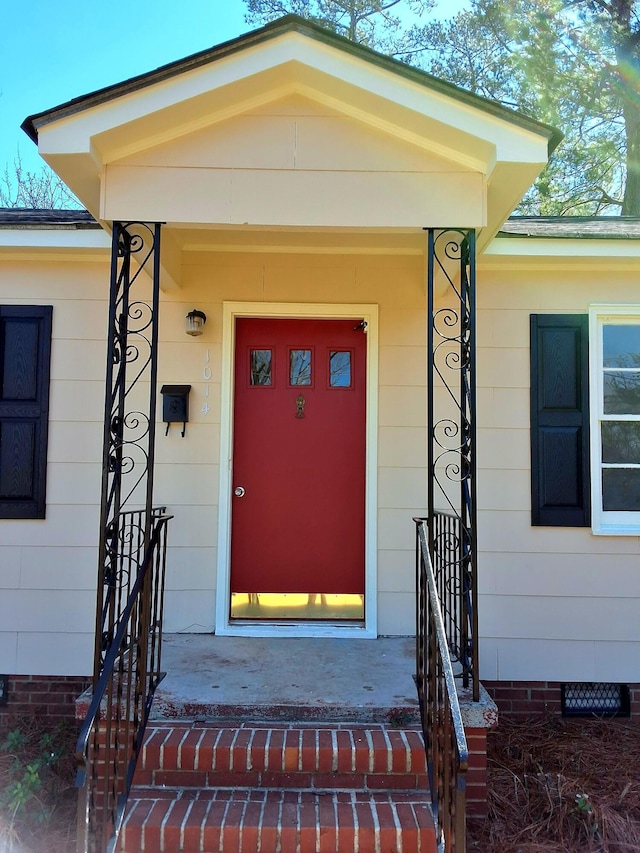 1014 Walnut St, Louisville, GA 30434 - doorway to property with crawl space