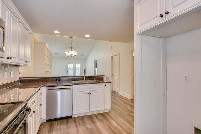 kitchen featuring stainless steel appliances, a sink, a chandelier, light wood-type flooring, and recessed lighting