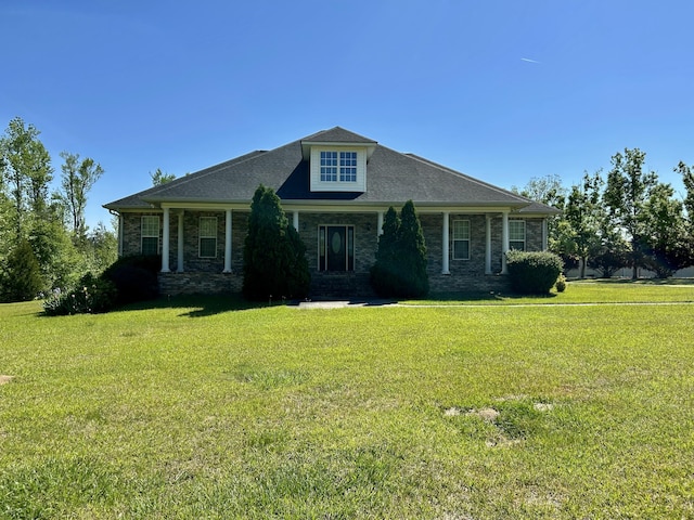 view of front of house featuring a front yard