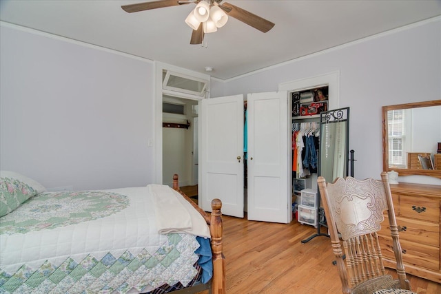 bedroom with ceiling fan, ornamental molding, a closet, and light wood-style floors