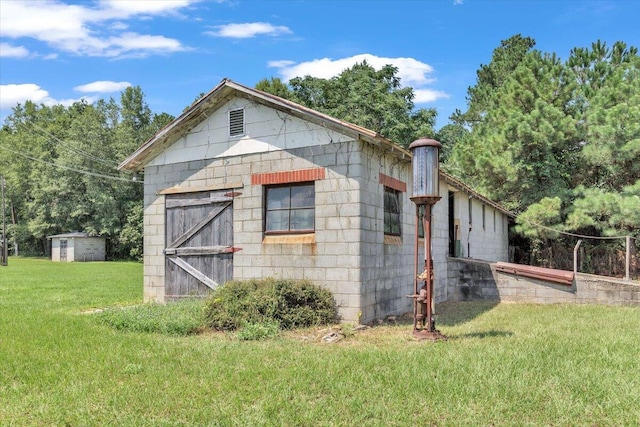 view of outbuilding featuring a yard