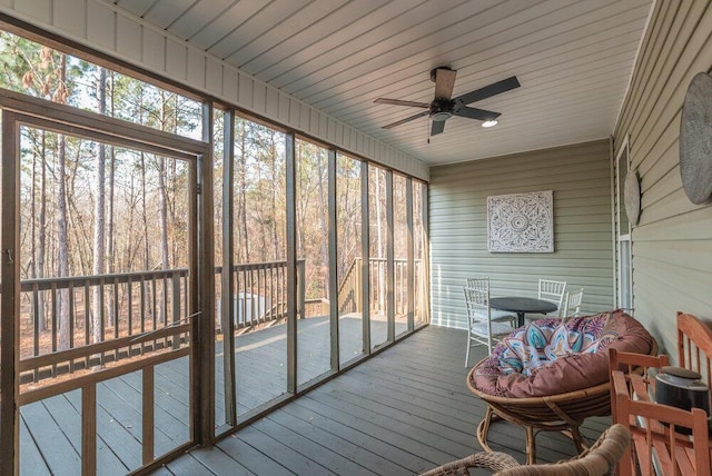 sunroom / solarium featuring ceiling fan