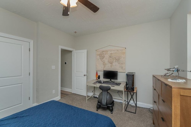 bedroom featuring ceiling fan, carpet, and a textured ceiling