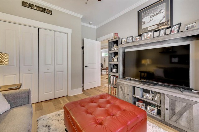 living room featuring hardwood / wood-style floors and crown molding