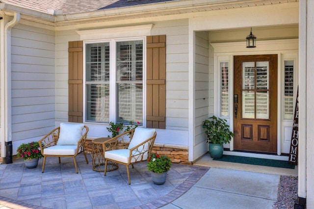 property entrance with covered porch