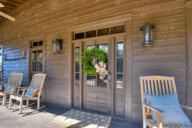 entrance to property featuring covered porch