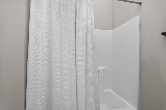 936 Broad St # 415, Augusta, GA 30901 - room details featuring curtained shower