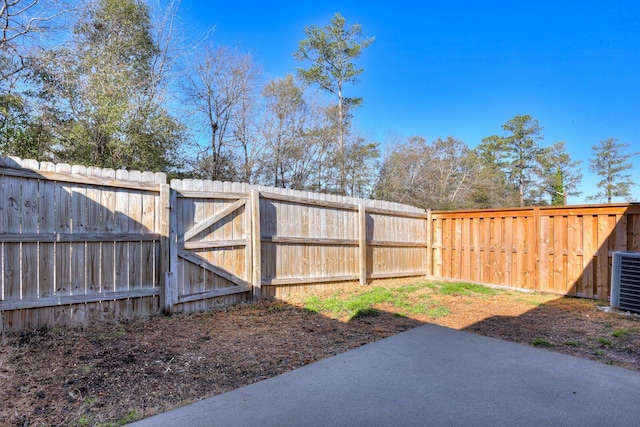 view of yard featuring central AC unit