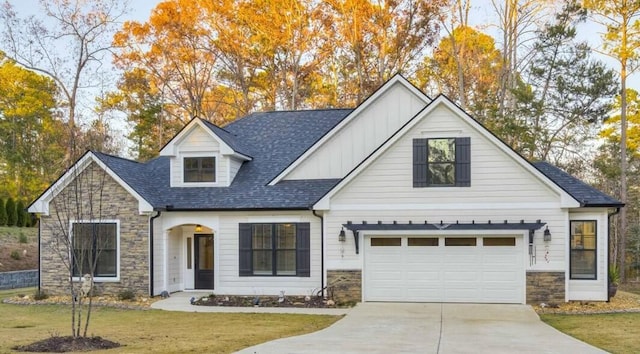 view of front of property featuring a garage and a front lawn