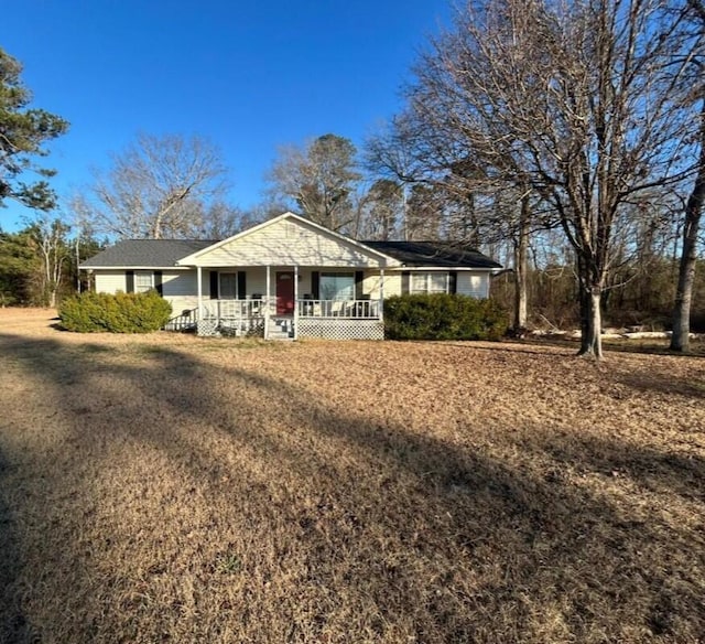 ranch-style home with a porch
