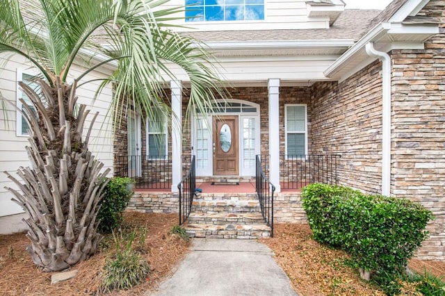 entrance to property featuring covered porch