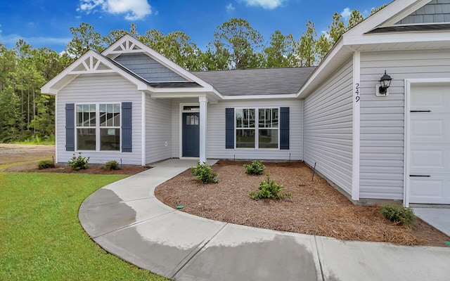 view of front of home featuring a front yard and a garage