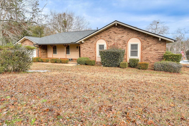 ranch-style home with a porch