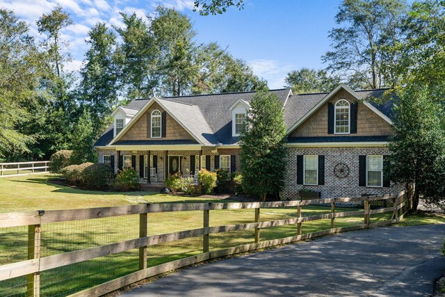 craftsman house with a front yard