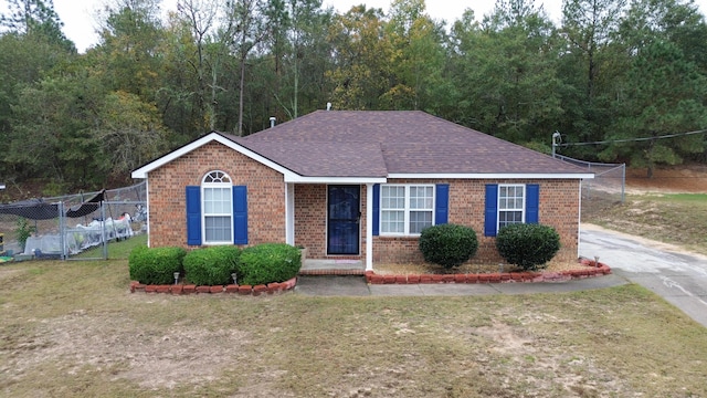 view of front of home featuring a front lawn