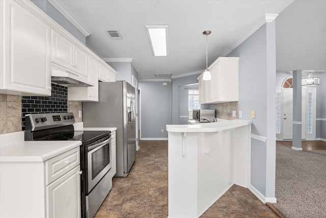 4308 Felmellow Dr, Grovetown, GA 30813 - kitchen featuring stainless steel appliances, under cabinet range hood, backsplash, white cabinets, and crown molding