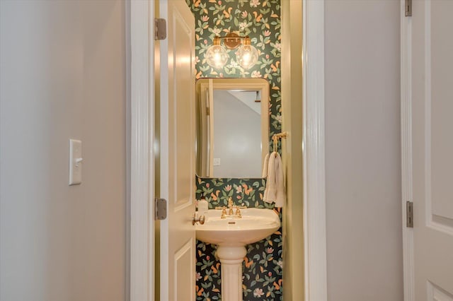 4002 Backwater Ct, Evans, GA 30809 - half bath featuring wallpapered walls