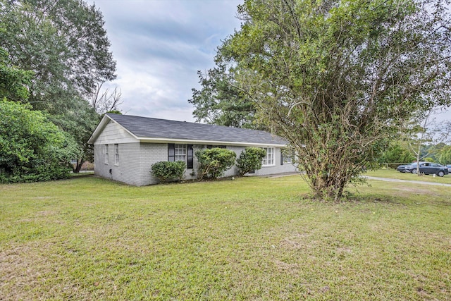 ranch-style home with a front lawn