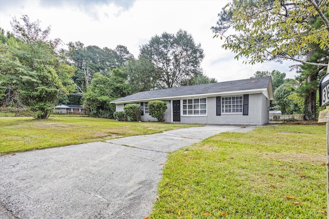 ranch-style home with a front yard