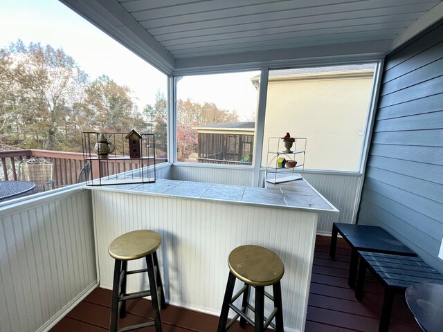 balcony featuring exterior bar