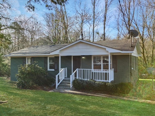 ranch-style home featuring a front lawn and a porch