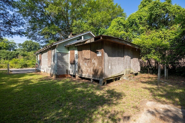 view of outdoor structure featuring a yard