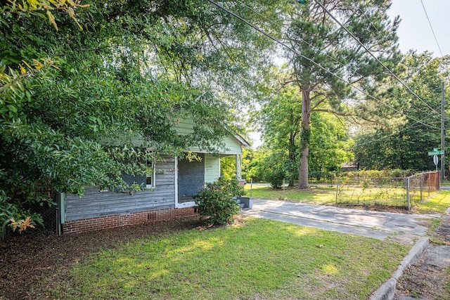 view of yard featuring a porch