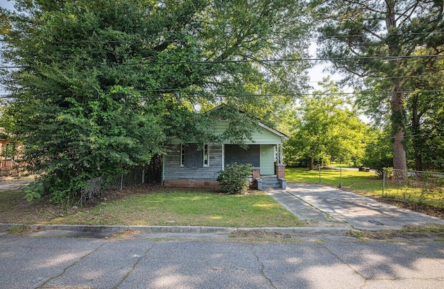 view of front of property with a front lawn