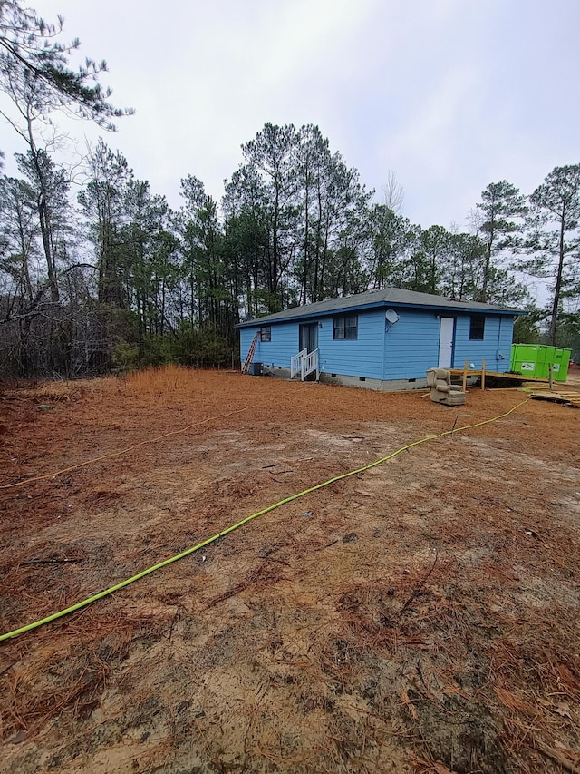 view of yard featuring entry steps