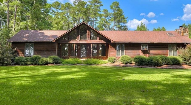 log home featuring a front lawn