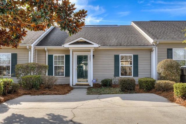 view of front of property featuring a shingled roof