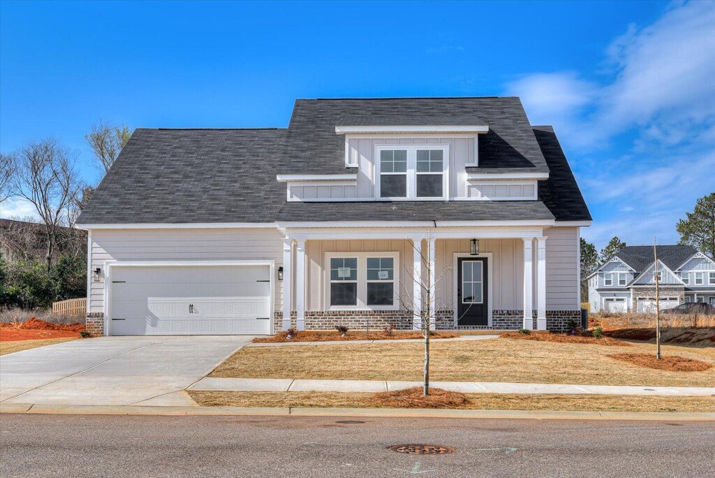 view of front facade with a garage