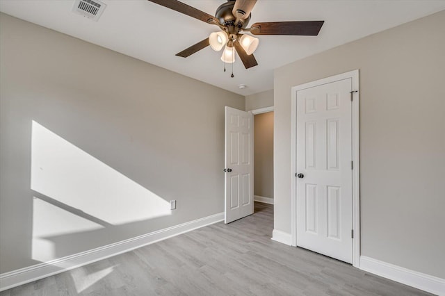 spare room featuring light wood-type flooring and ceiling fan