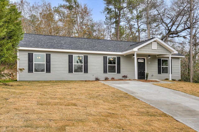 ranch-style house featuring a front yard