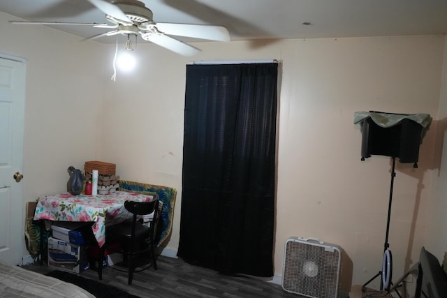 bedroom with ceiling fan