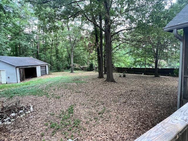 view of yard with an outdoor structure