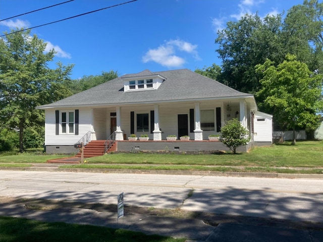 view of front of house with roof with shingles, a porch, crawl space, and a front lawn