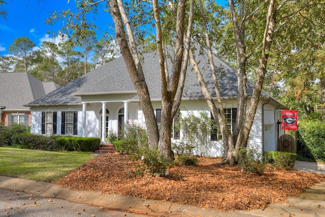 view of front of house with a front yard