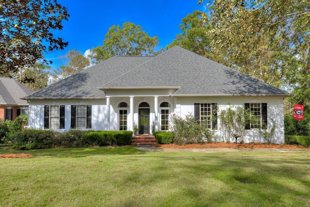 view of front of property with a front yard