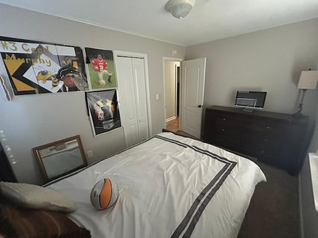 bedroom featuring a closet