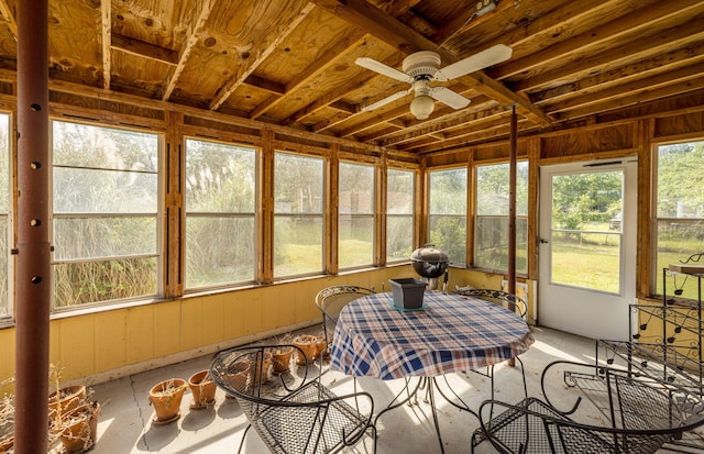 sunroom featuring ceiling fan