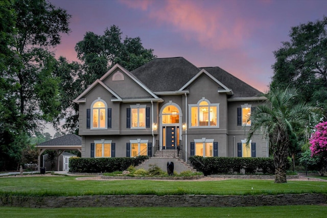 view of front of home featuring a lawn