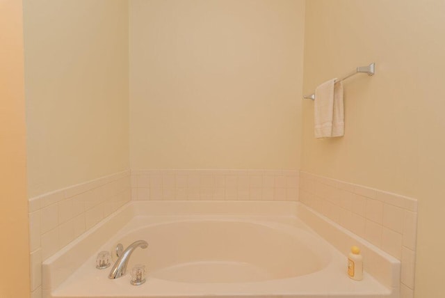 2114 Southlake Pkwy, Augusta, GA 30906 - full bath with a bath