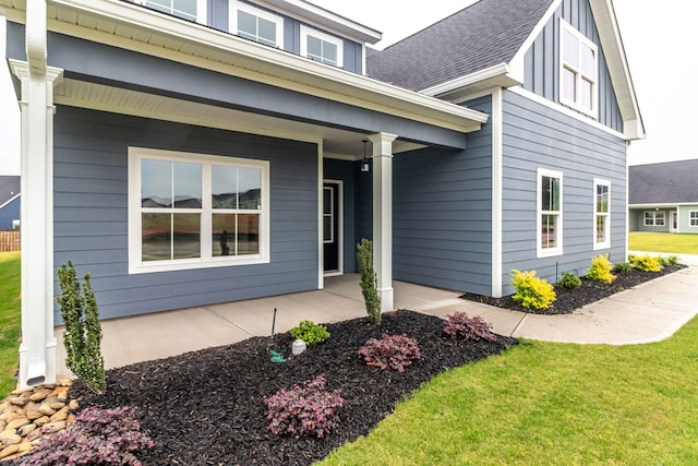 view of front of property with a porch and a front yard