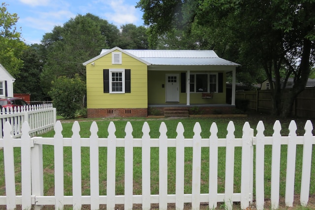 view of front of property with a porch and a front lawn