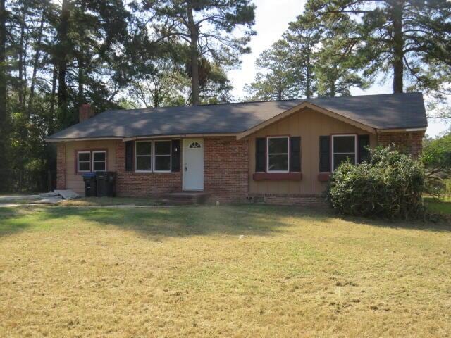 single story home with a front yard