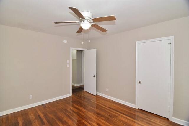 unfurnished bedroom featuring wood finished floors, baseboards, and ceiling fan