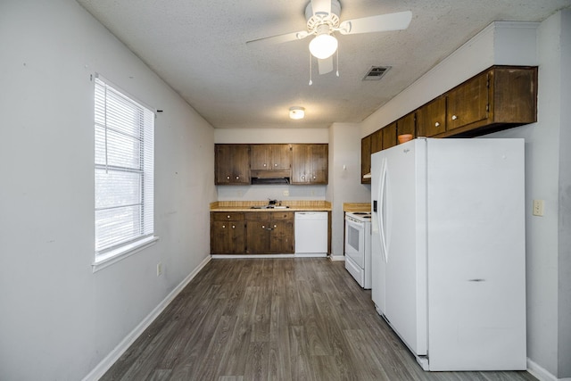 kitchen with ceiling fan, sink, white appliances, a textured ceiling, and dark hardwood / wood-style flooring