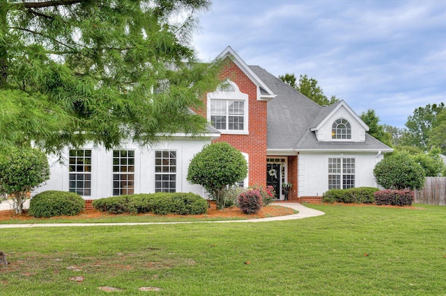 view of front of home featuring a front yard